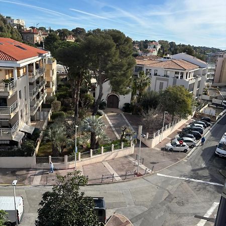 APPARTEMENT 2 PIECES bord de mer entièrement rénové Saint-Raphaël Esterno foto