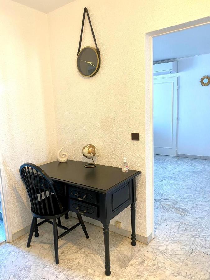 APPARTEMENT 2 PIECES bord de mer entièrement rénové Saint-Raphaël Esterno foto
