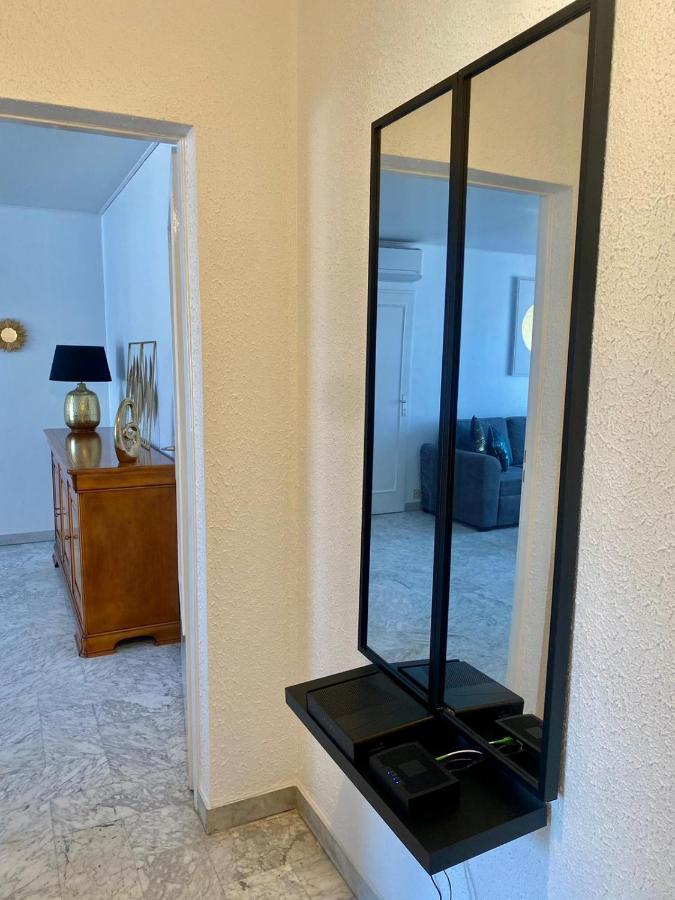 APPARTEMENT 2 PIECES bord de mer entièrement rénové Saint-Raphaël Esterno foto