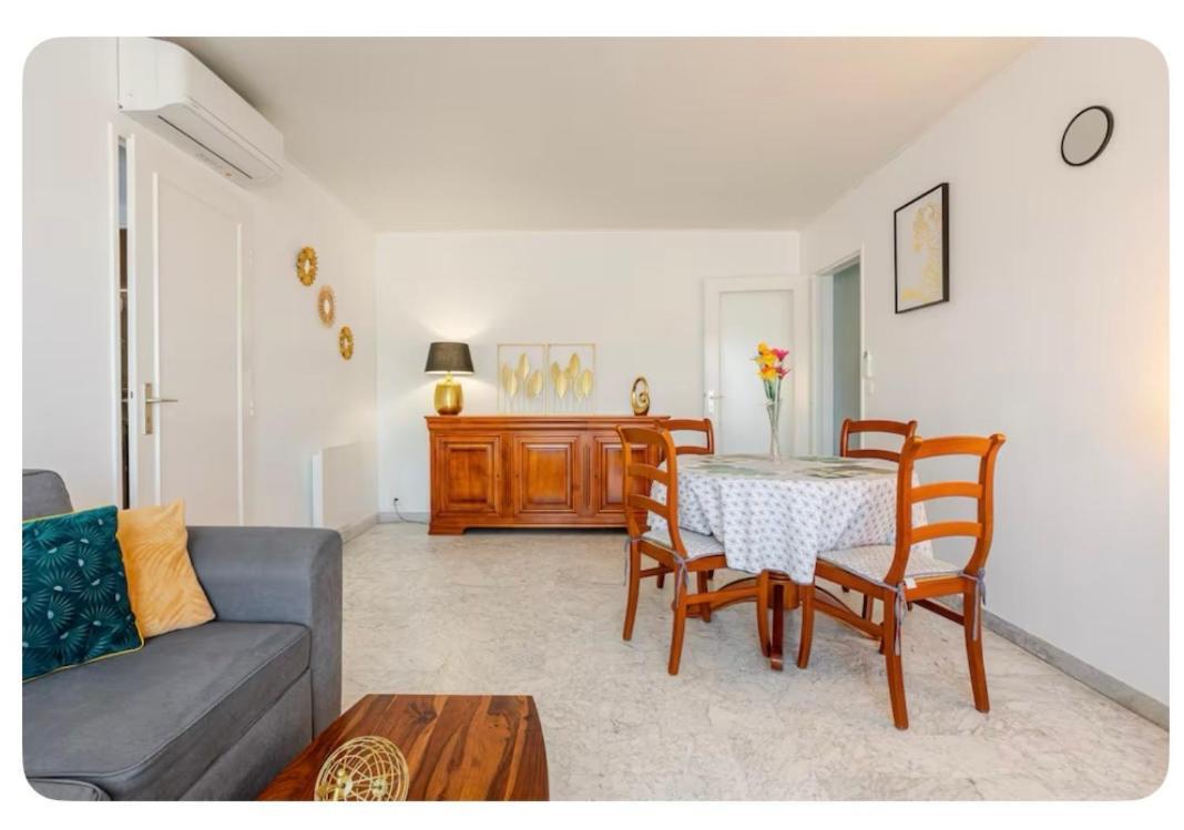 APPARTEMENT 2 PIECES bord de mer entièrement rénové Saint-Raphaël Esterno foto