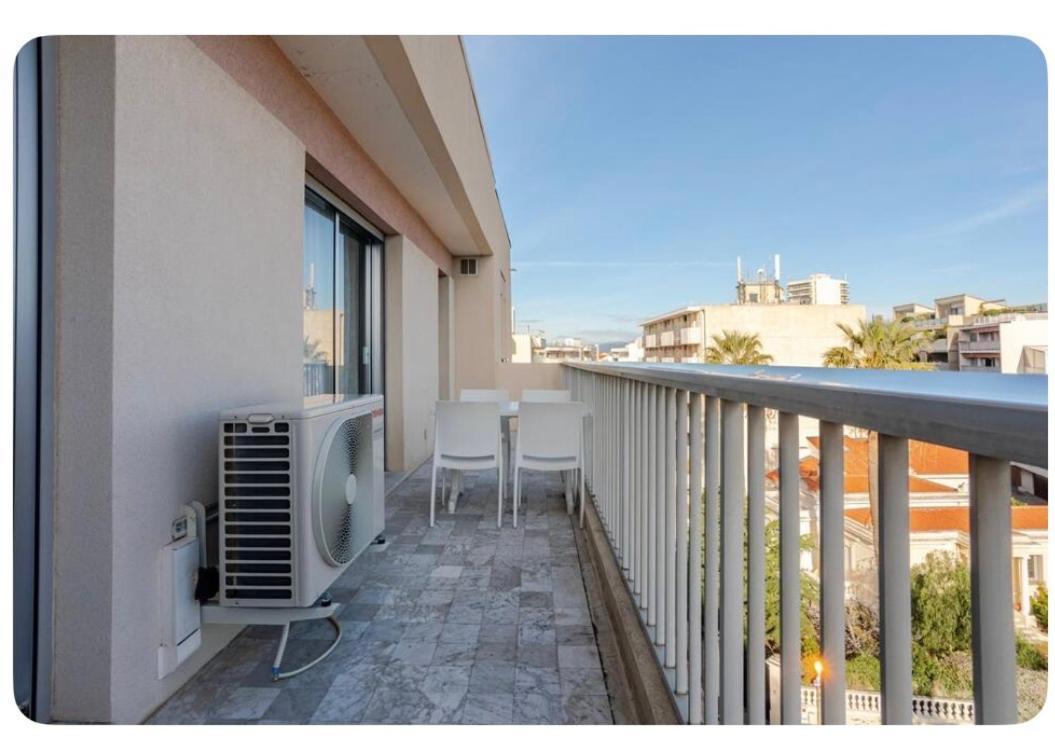 APPARTEMENT 2 PIECES bord de mer entièrement rénové Saint-Raphaël Esterno foto