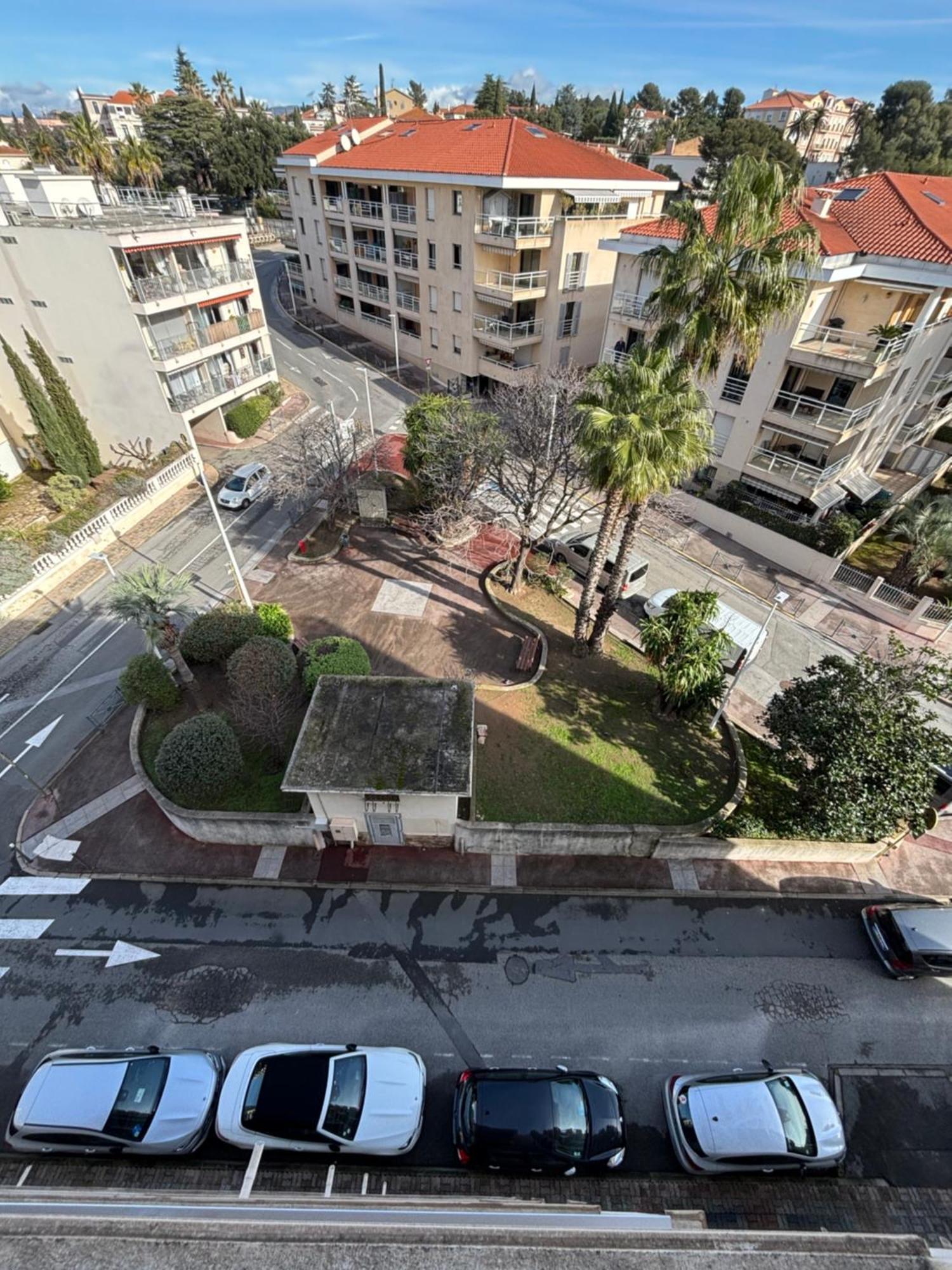 APPARTEMENT 2 PIECES bord de mer entièrement rénové Saint-Raphaël Esterno foto