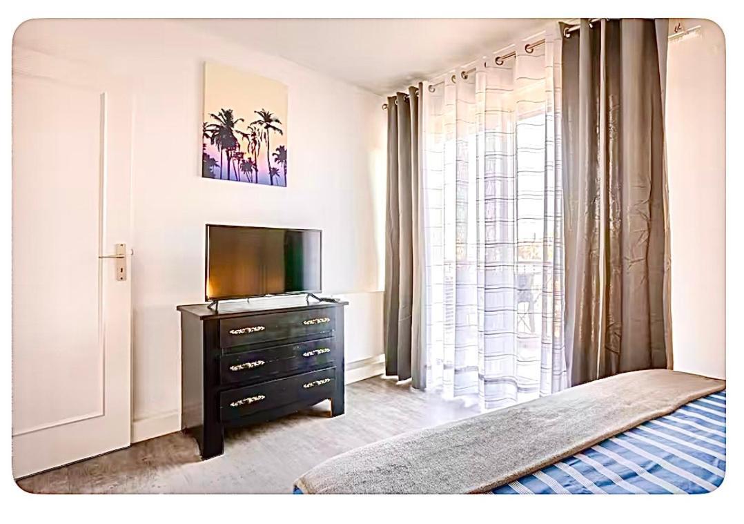 APPARTEMENT 2 PIECES bord de mer entièrement rénové Saint-Raphaël Esterno foto